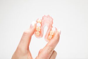 پروتز دندان انعطاف‌پذیر  (Flexible Denture)